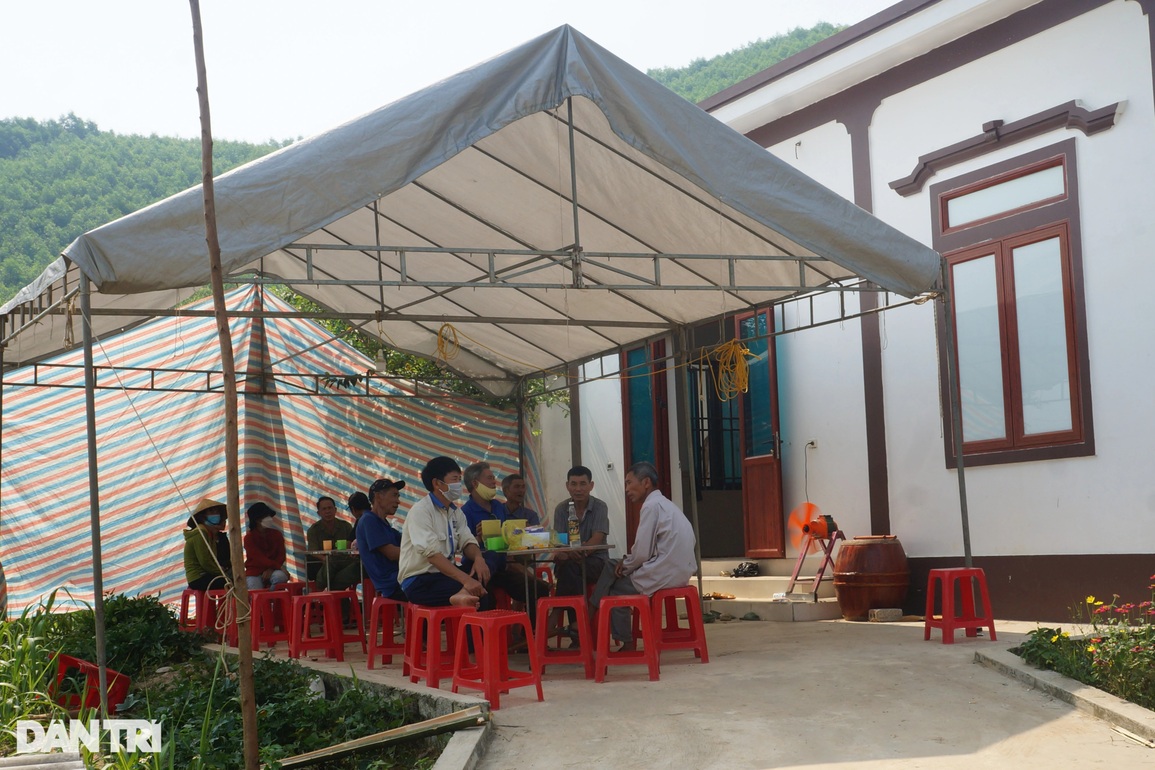 Nữ sinh khóc nức nở kể giây phút 4 bạn đuối nước trong buổi chiều định mệnh - 4 Nữ sinh khóc nức nở kể giây phút 4 bạn đuối nước trong buổi chiều định mệnh - 4
