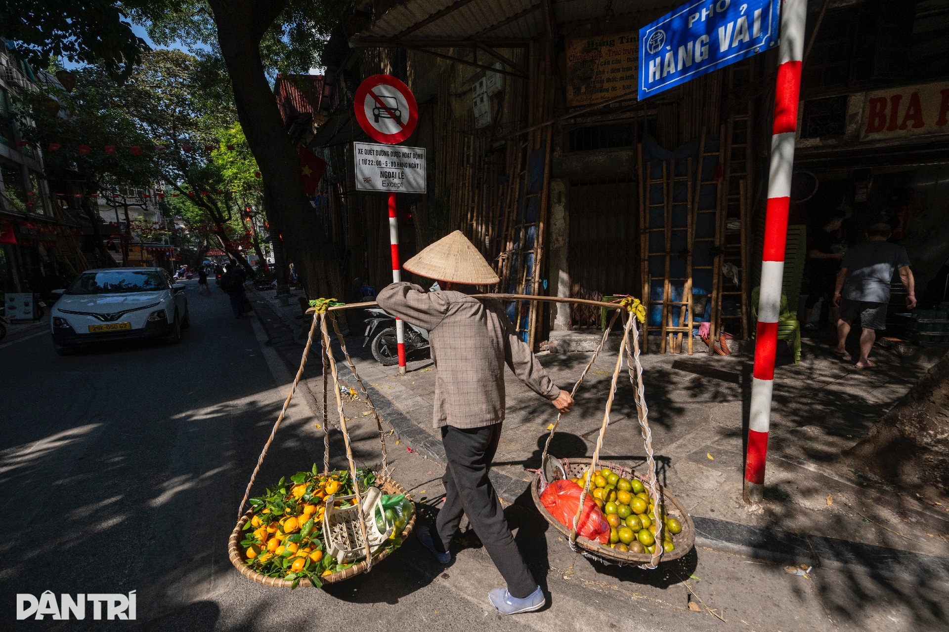 Nắng vàng như rót mật trong ánh hoàng hôn những ngày đầu đông ở Hà Nội - 6