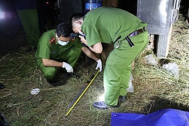 Mâu thuẫn với vợ, chồng nghi đâm chết con gái 3 tuổi rồi tự sát