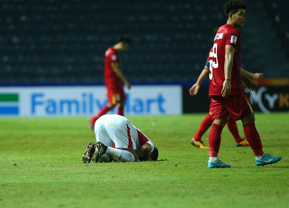 Không thắng được U23 Việt Nam, cầu thủ U23 Jordan đổ gục xuống sân - 2 Không thắng được U23 Việt Nam, cầu thủ U23 Jordan đổ gục xuống sân - 2