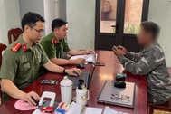 Công an làm việc với người đàn ông chia sẻ bài viết công kích sai sự thật