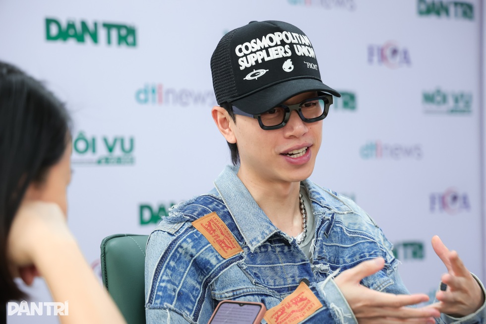 Double2T sau "Rap Việt": Mang nhiều tiền về cho mẹ, đắt show vẫn ở nhà thuê