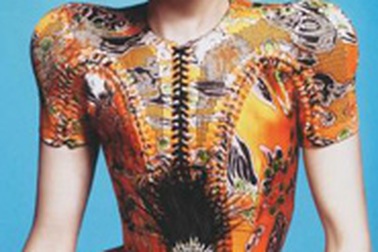 Hai “sao” làm người mẫu quảng cáo