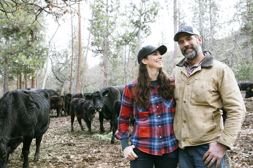 Gia đình doanh nhân thành đạt về quê, lên mạng học làm nông dân - 1