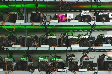 Bỏ bạc tỉ ra nước ngoài đào Bitcoin để ôm mộng làm giàu