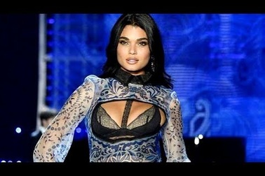Daniela Braga trình diễn cho Victoria's Secret