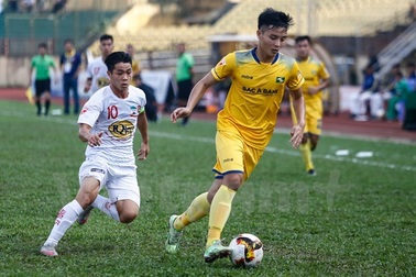 Hoàng Văn Khánh: Từ chỗ bị bầu Đức đuổi cho đến gương mặt triển vọng của thầy Park