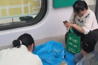 Người bệnh chết ngay trước cửa ngân hàng để chờ rút tiền: Bi kịch đời thực