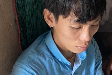 Bị bắt vì tội bán ma túy và tàng trữ hung khí nguy hiểm