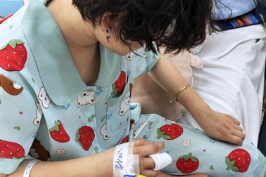 Nạn nhân bị mẹ ruột đưa đi bán dâm ở TPHCM hiện ra sao?