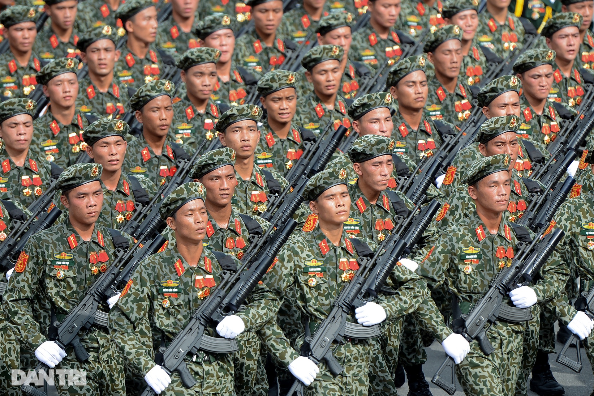 Ngắm Lễ diễu binh hùng tráng, rộn ràng đường phố Thủ đô dịp Quốc khánh 2015 - 33