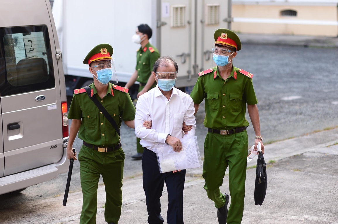 Ông Trần Vĩnh Tuyến: Không có chuyện vì nể nang, biết sai mà vẫn ký - 4 Ông Trần Vĩnh Tuyến: Không có chuyện vì nể nang, biết sai mà vẫn ký - 4