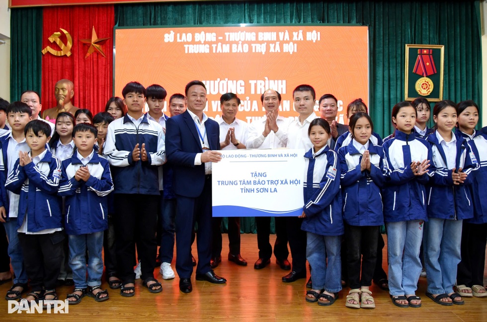 Thứ trưởng Nguyễn Văn Hồi làm việc với tỉnh Sơn La về Nghị quyết 42 - 8 Thứ trưởng Nguyễn Văn Hồi làm việc với tỉnh Sơn La về Nghị quyết 42 - 8
