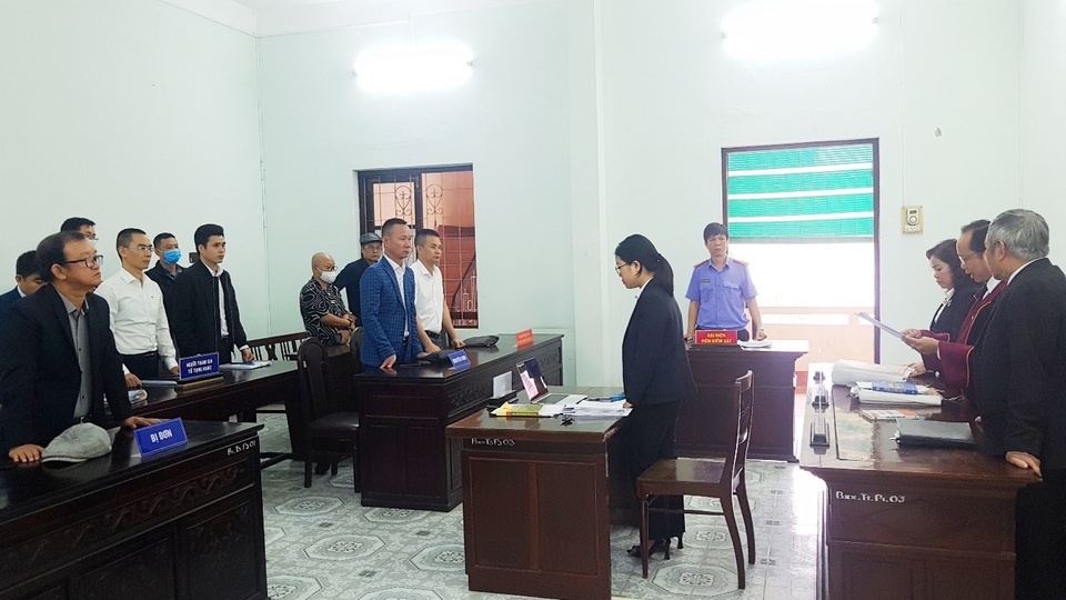 Vụ kiện hy hữu đòi quyền chủ nợ: Lại hoãn tòa vì lí do bất khả kháng! - 2 Vụ kiện hy hữu đòi quyền chủ nợ: Lại hoãn tòa vì lí do bất khả kháng! - 2