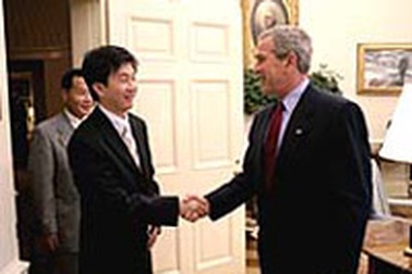 Bush gặp nhân vật đối lập của Bình Nhưỡng