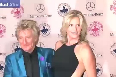 Penny Lancaster đẹp đôi bên chồng
