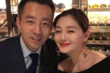 "Ông xã" Từ Hy Viên đáp trả tin đồn anh coi thường vợ
