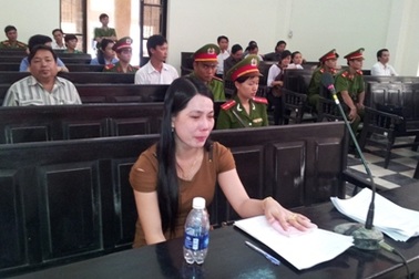 Vụ nữ phó phòng "quậy" chủ tịch tỉnh: Toà bác đơn khởi kiện