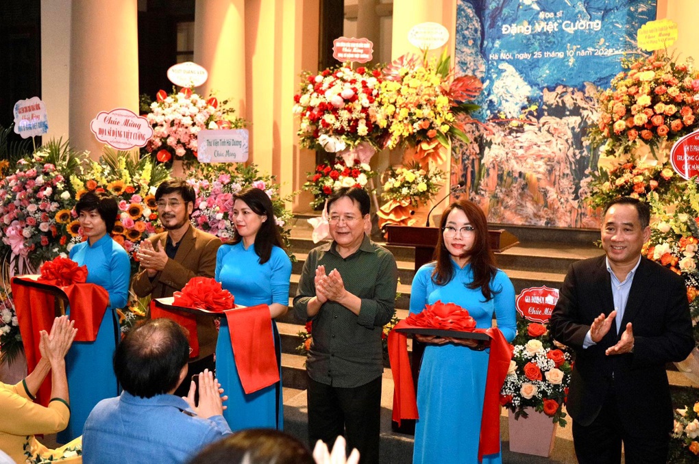 Những mảng màu sinh động trong triển lãm Mắc lỗi của Đặng Việt Cường - 2 Những mảng màu sinh động trong triển lãm Mắc lỗi của Đặng Việt Cường - 2