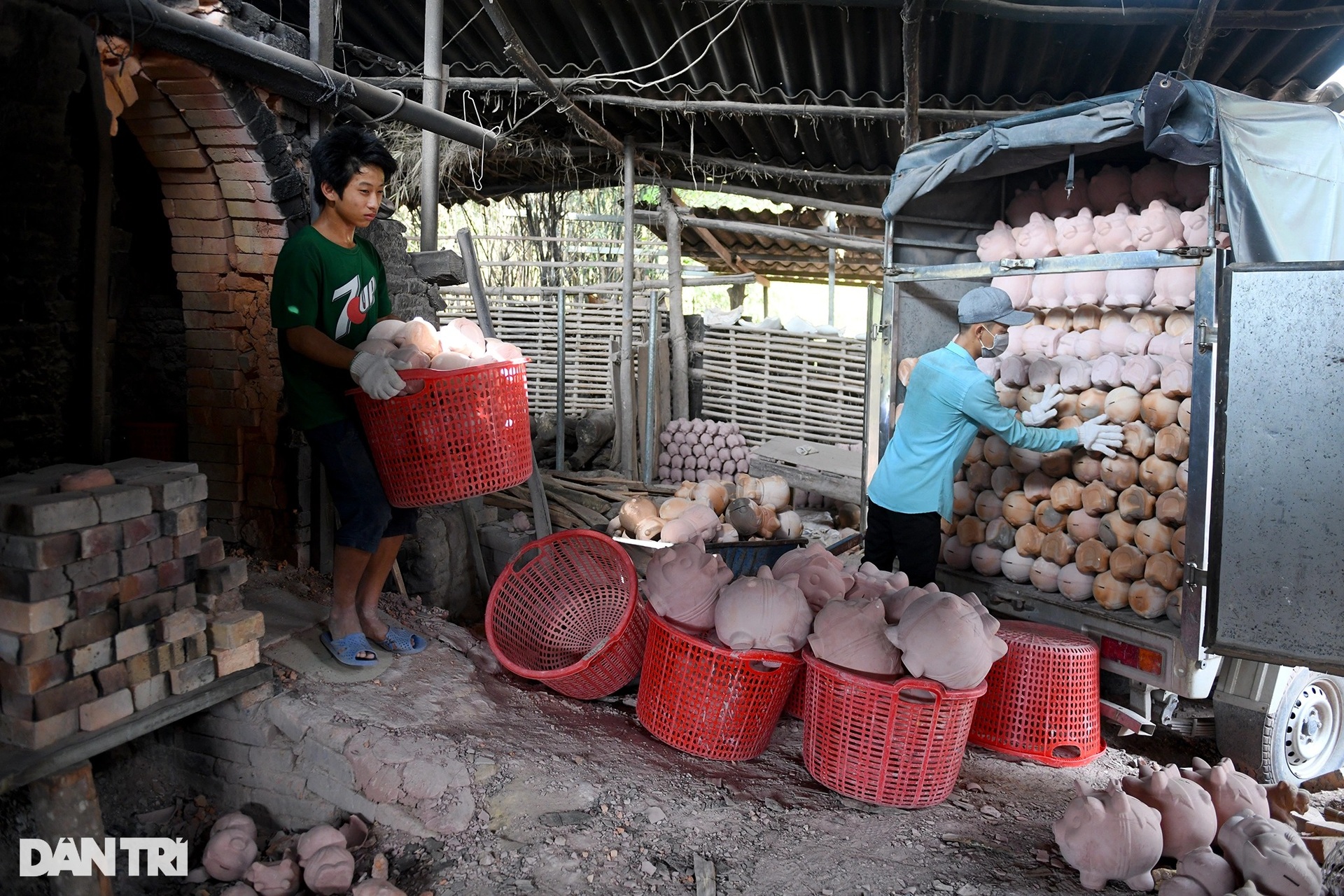 Hổ đất nung ở các lò gốm Bình Dương cháy hàng phục vụ thị trường Tết - 9 Hổ đất nung ở các lò gốm Bình Dương cháy hàng phục vụ thị trường Tết - 9