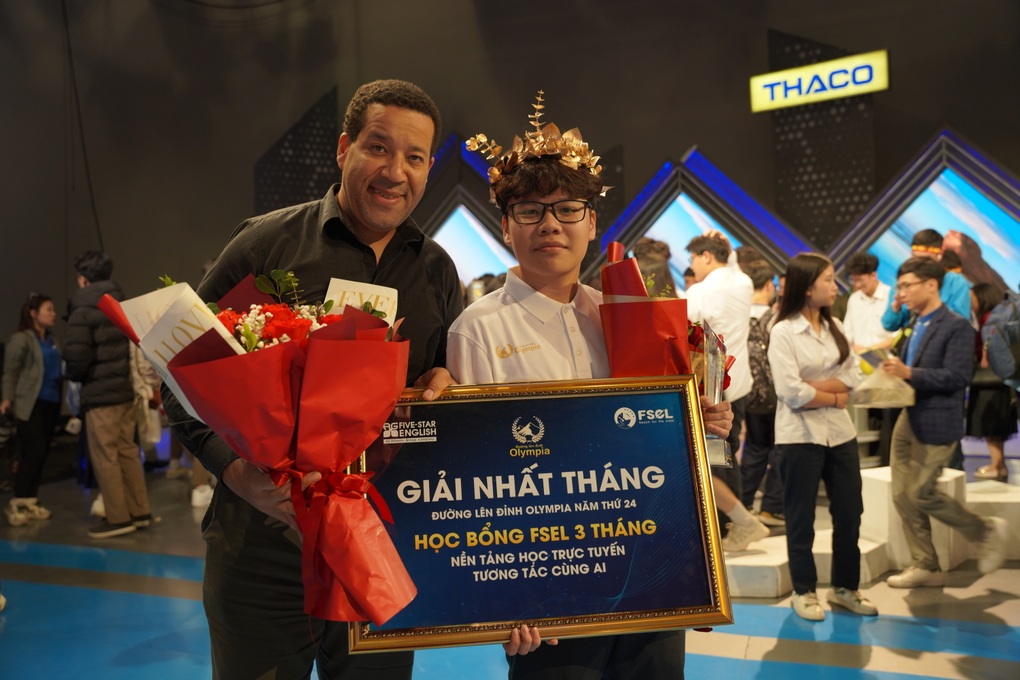Tuấn Minh - chàng trai mang bưởi lên sân khấu Olympia giành kỷ lục điểm số mùa 24 - 2 Tuấn Minh - chàng trai mang bưởi lên sân khấu Olympia giành kỷ lục điểm số mùa 24 - 2