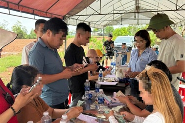 Ô tô, môi giới nườm nượp đổ về làng quê trong cơn "sốt" đất