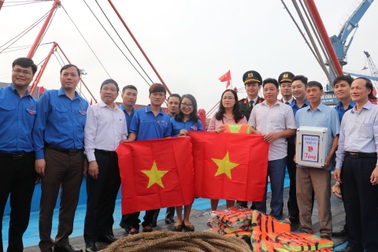 Ra mắt câu lạc bộ “Ngư dân trẻ ra khơi bám biển”