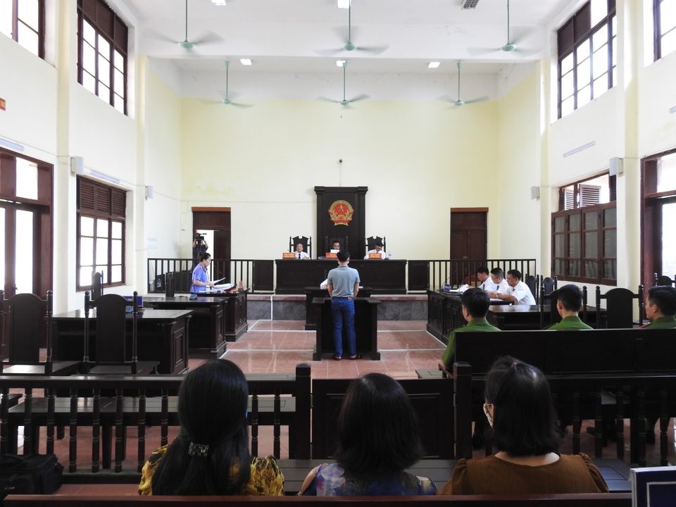 Cựu Chánh Văn phòng tòa án huyện bị truy nã 26 năm lĩnh án 30 tháng tù treo - 1 Cựu Chánh Văn phòng tòa án huyện bị truy nã 26 năm lĩnh án 30 tháng tù treo - 1