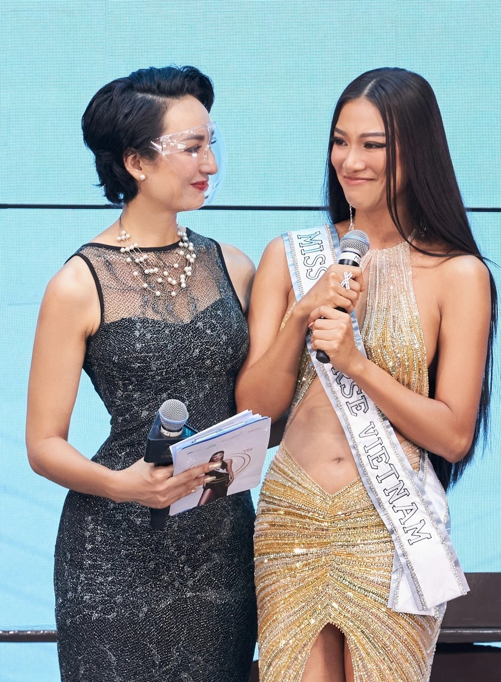 Á hậu Việt đầu tiên trong lịch sử được trao vương miện thi Hoa hậu Hoàn vũ - 7 Á hậu Việt đầu tiên trong lịch sử được trao vương miện thi Hoa hậu Hoàn vũ - 7