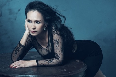 “Nữ hoàng ảnh lịch” Diễm My - Vẻ đẹp thách thức thời gian