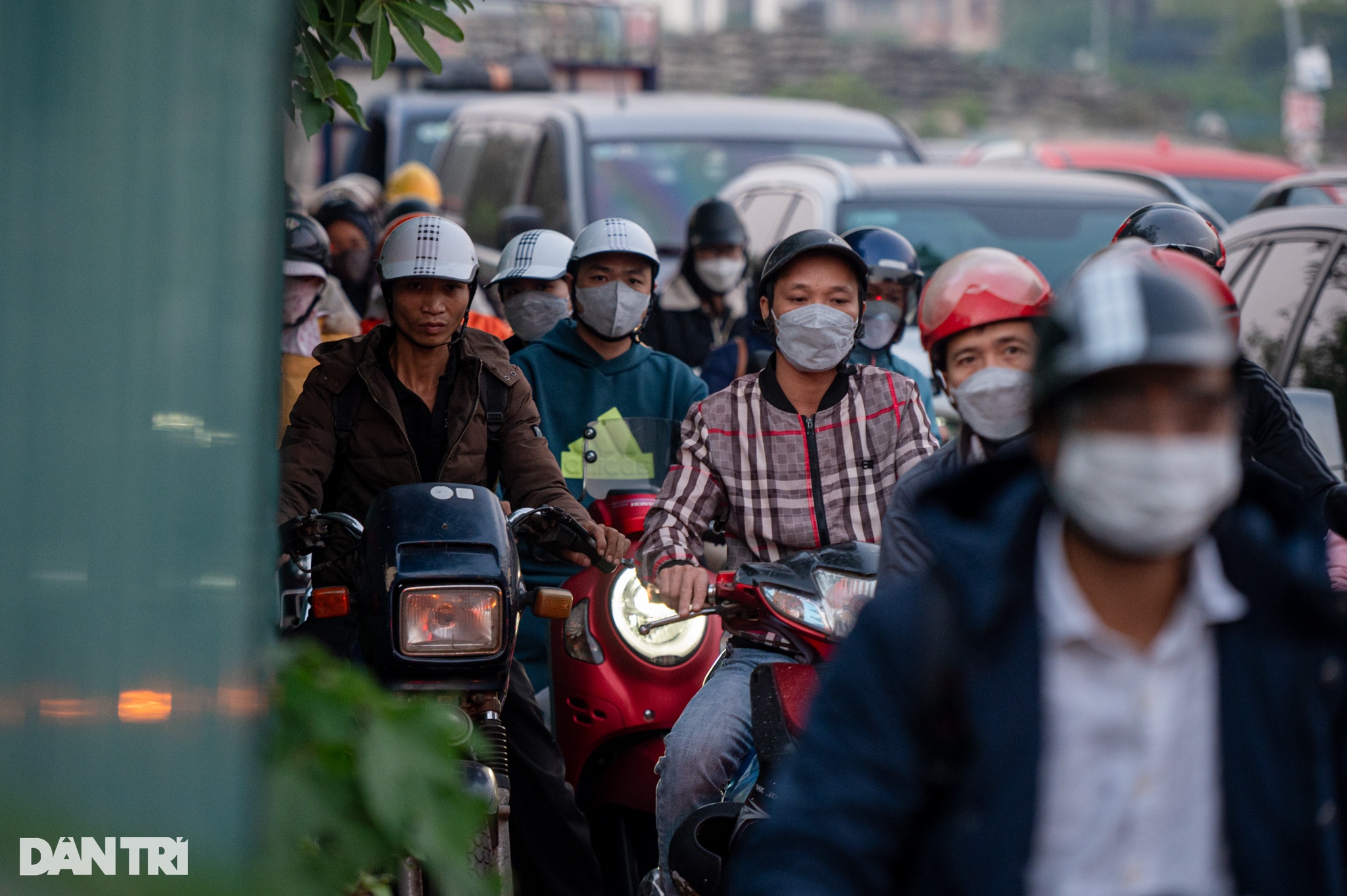 Hà Nội: Cầu vượt trên đại lộ nghìn tỷ chậm tiến độ, gây ùn tắc triền miên - 11