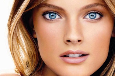 Constance Jablonski đắt show quảng cáo