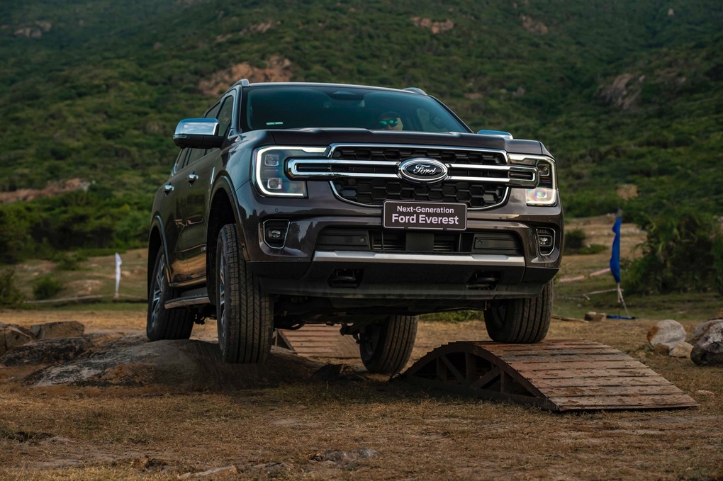 Ford Everest thế hệ mới: Làm chủ cuộc sống theo phong cách riêng của bạn - 5 Ford Everest thế hệ mới: Làm chủ cuộc sống theo phong cách riêng của bạn - 5