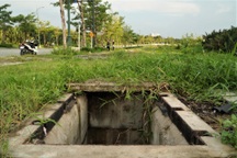 Gần chục nắp cống bị mất ở khu Thủ Thiêm, rình rập "nuốt chửng" người dân