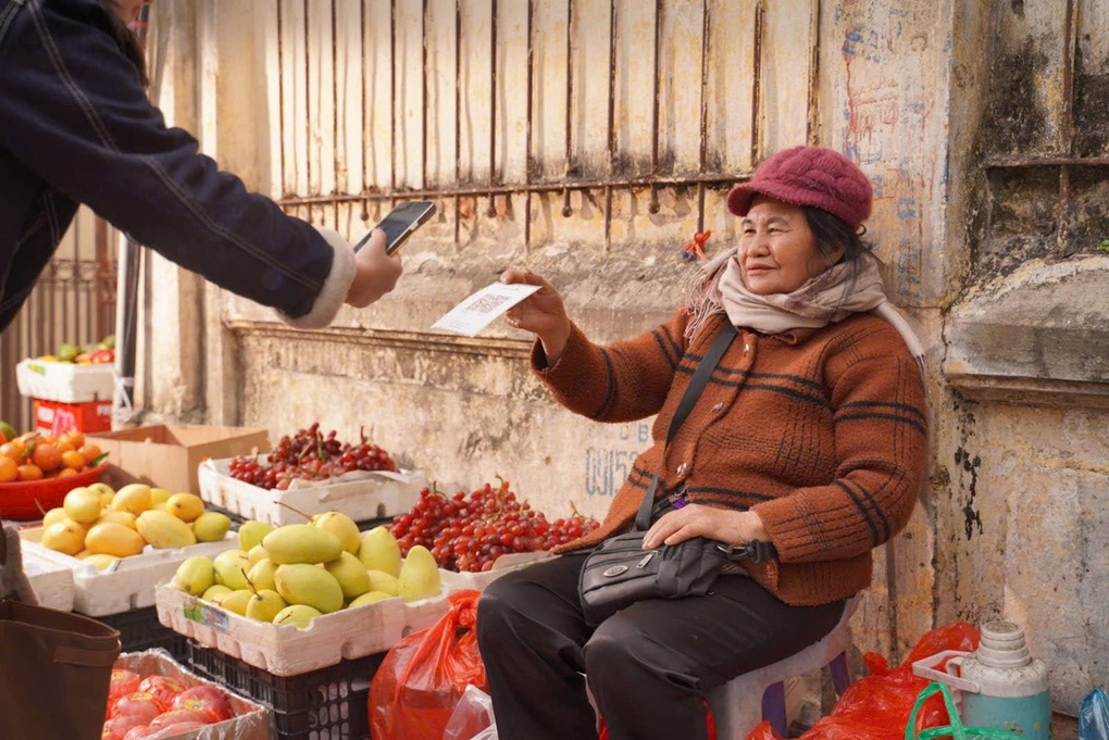 Các hộ kinh doanh lâu năm chuyển mình nhờ công nghệ - 1 Các hộ kinh doanh lâu năm chuyển mình nhờ công nghệ - 1