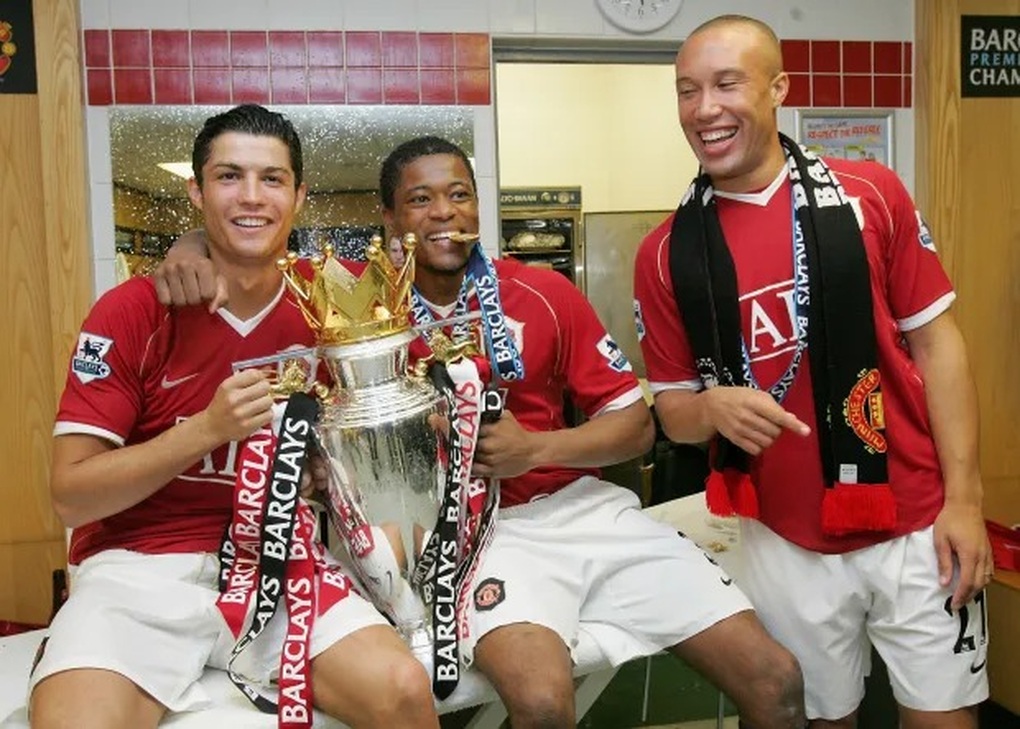 Mikael Silvestre dự đoán bất ngờ sau 5 trận liên tiếp bất bại của Man Utd - 2 Mikael Silvestre dự đoán bất ngờ sau 5 trận liên tiếp bất bại của Man Utd - 2