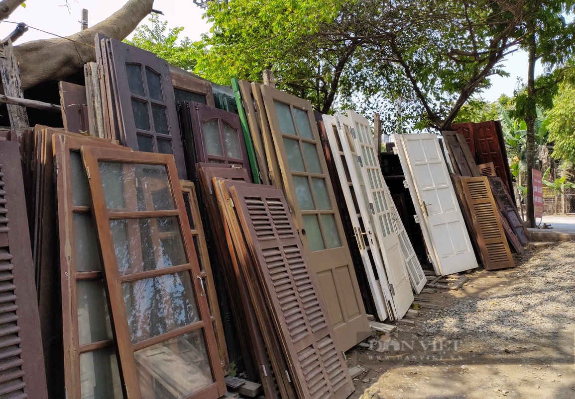 Nghề lạ ở Hà Nội: Chuyên săn lùng cửa gỗ cũ rồi mông má bán kiếm lời gấp 3-4 lần - 4 Nghề lạ ở Hà Nội: Chuyên săn lùng cửa gỗ cũ rồi mông má bán kiếm lời gấp 3-4 lần - 4