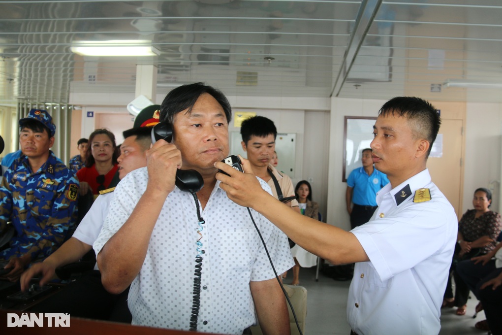 Xúc động phút trùng phùng giữa biển khơi ở Trường Sa - 3 Xúc động phút trùng phùng giữa biển khơi ở Trường Sa - 3