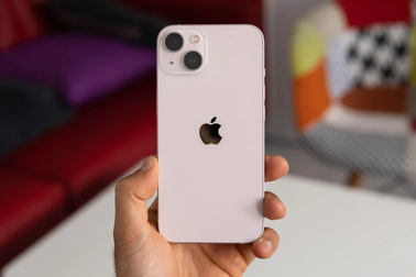 Giá iPhone 13 giảm về mức thấp nhất từ khi lên kệ tại Việt Nam