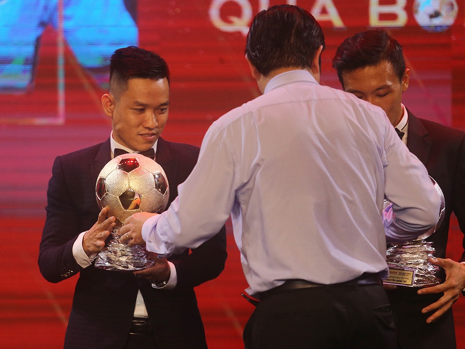 Hùng Dũng, Huỳnh Như rạng ngời trong ngày nhận Quả bóng vàng Việt Nam - 9 Hùng Dũng, Huỳnh Như rạng ngời trong ngày nhận Quả bóng vàng Việt Nam - 9