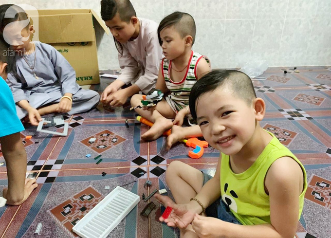 Trà Vinh: Bé trai kháu khỉnh, nặng 6kg bị bỏ rơi trước cổng chùa, cần sữa tã và chờ mẹ đến đón về - Ảnh 8. Trà Vinh: Bé trai kháu khỉnh, nặng 6kg bị bỏ rơi trước cổng chùa, cần sữa tã và chờ mẹ đến đón về - Ảnh 8.