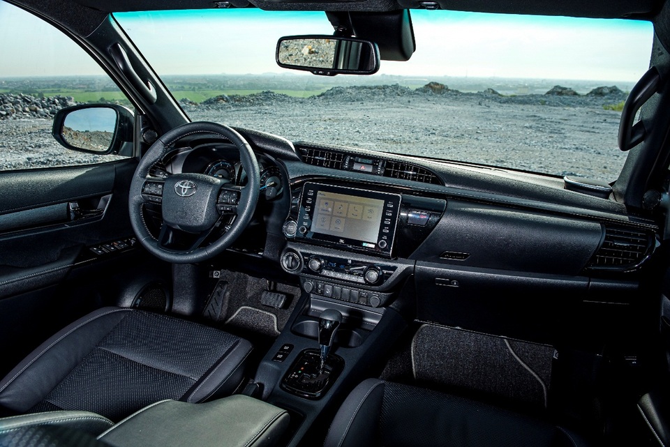 Toyota Hilux, Ford Ranger, Mitsubishi Triton: Xe bán tải nào cho khách Việt? - 3 Toyota Hilux, Ford Ranger, Mitsubishi Triton: Xe bán tải nào cho khách Việt? - 3