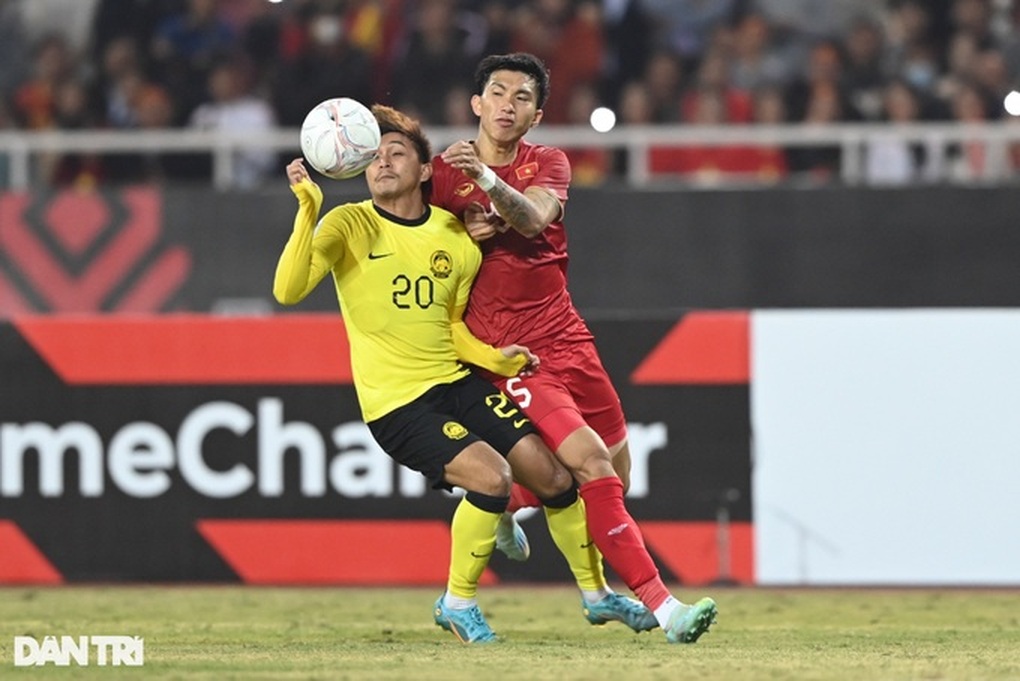 Văn Hậu lọt top hậu vệ hay nhất vòng bảng AFF Cup 2022 - 1 Văn Hậu lọt top hậu vệ hay nhất vòng bảng AFF Cup 2022 - 1