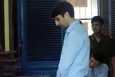 Bác sĩ ngoại quốc lãnh án vì làm hư hỏng tài sản gia đình vợ