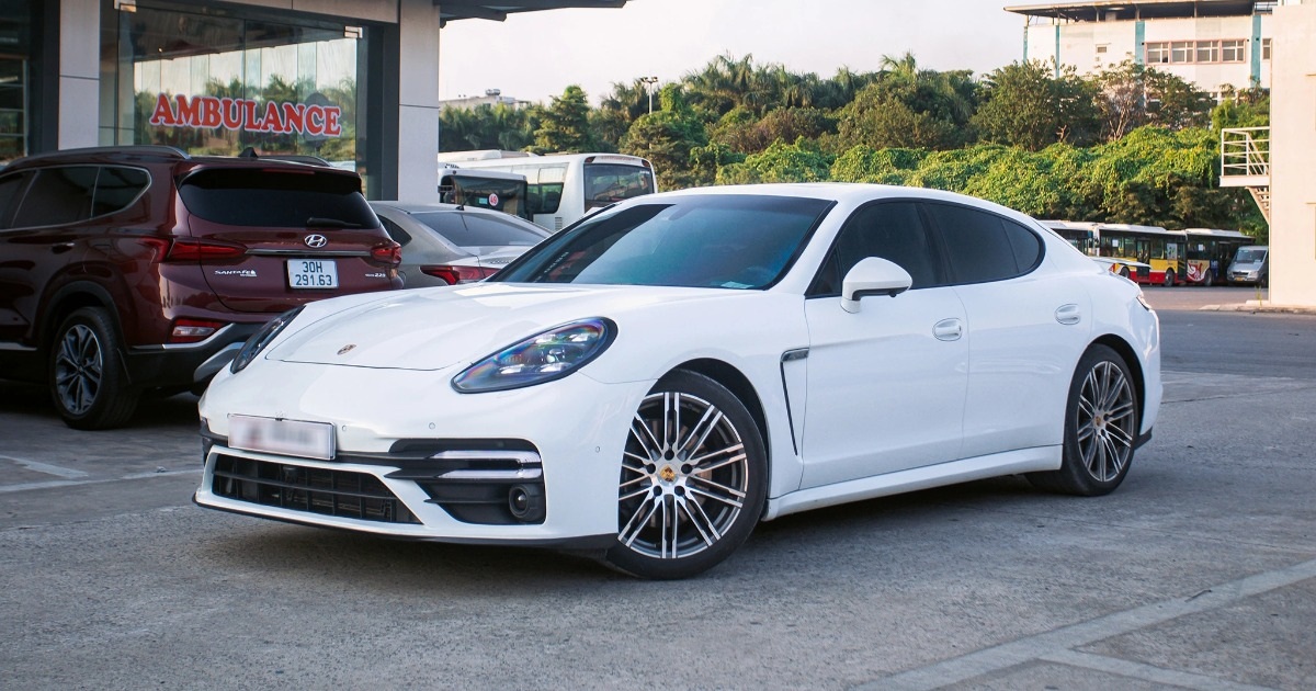 View - Chi gần 300 triệu đồng "biến" Porsche Panamera 2013 giống bản Turbo S 2023 | Báo Dân trí