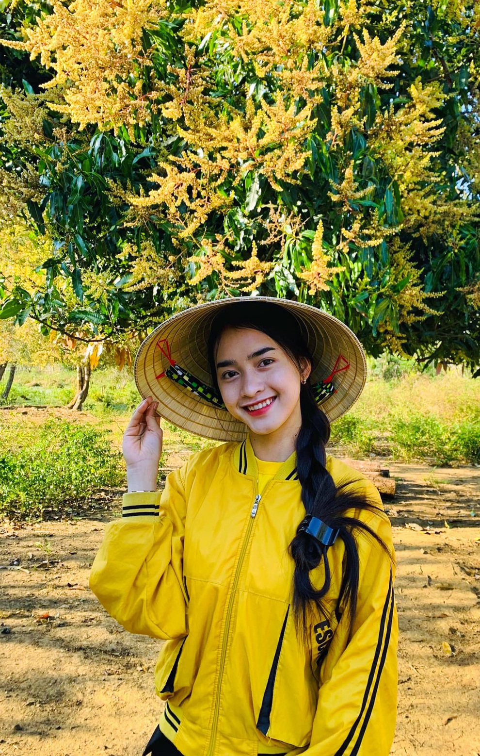 Sơn nữ Bana 17 tuổi hút triệu view với những clip lên nương làm rẫy - 5 Sơn nữ Bana 17 tuổi hút triệu view với những clip lên nương làm rẫy - 5