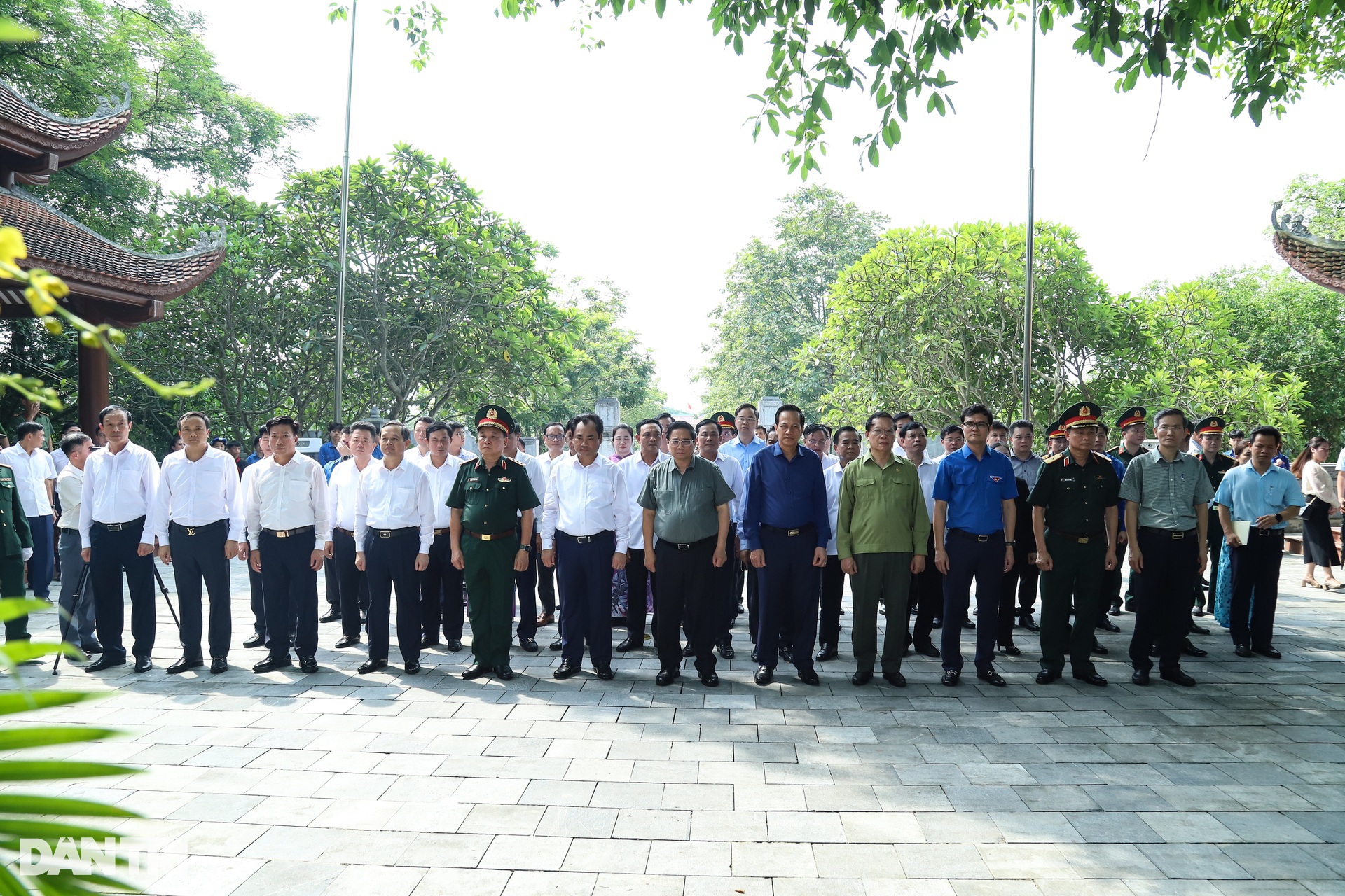 Thủ tướng dâng hương tại nơi khởi đầu Ngày Thương binh - Liệt sĩ - 1 Thủ tướng dâng hương tại nơi khởi đầu Ngày Thương binh - Liệt sĩ - 1