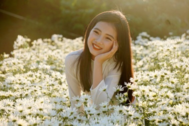 Giới trẻ thỏa sức "sống ảo" cùng loài hoa "báo đông"