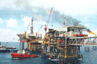 Giá dầu thô vượt 63 USD/thùng