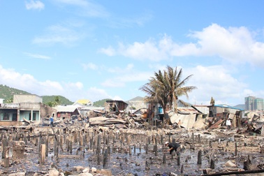 Một nồi cám lợn đã thiêu rụi hơn 70 nhà dân?